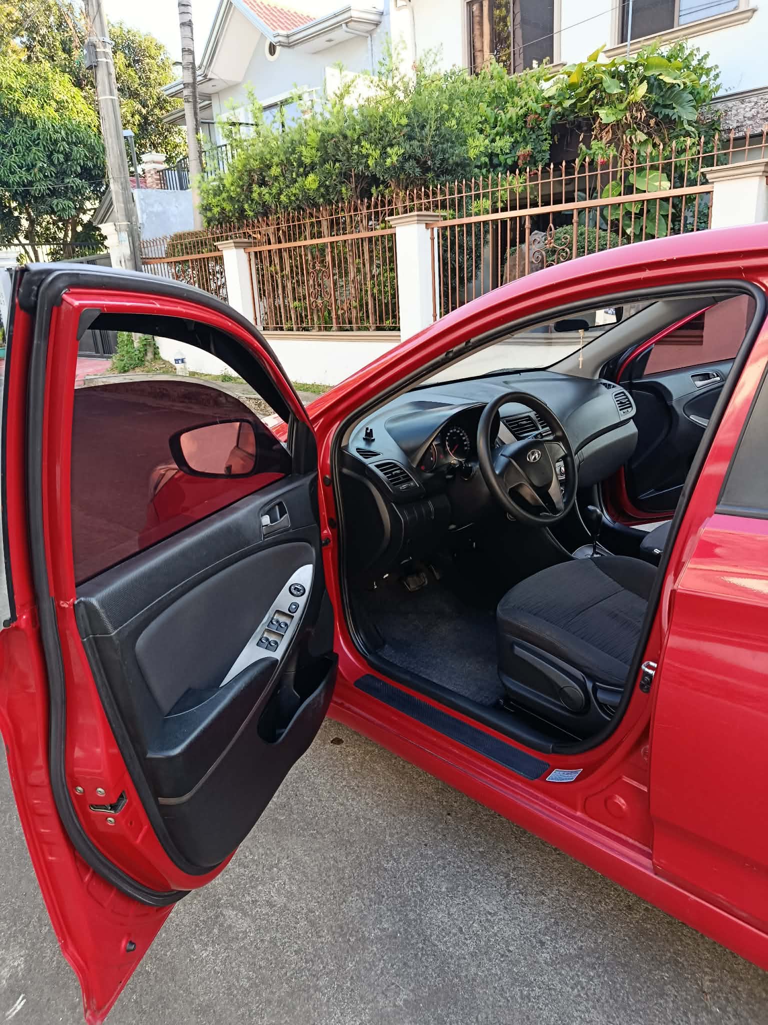 2017 HYUNDAI ACCENT CVT AT GAS - Image 5