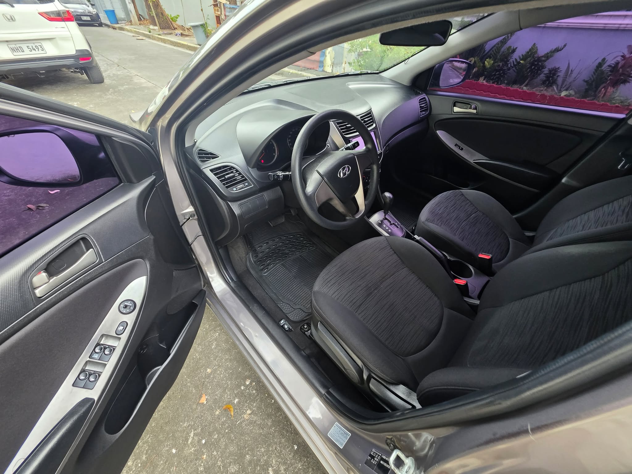 2018 HYUNDAI ACCENT AT GAS - Image 4