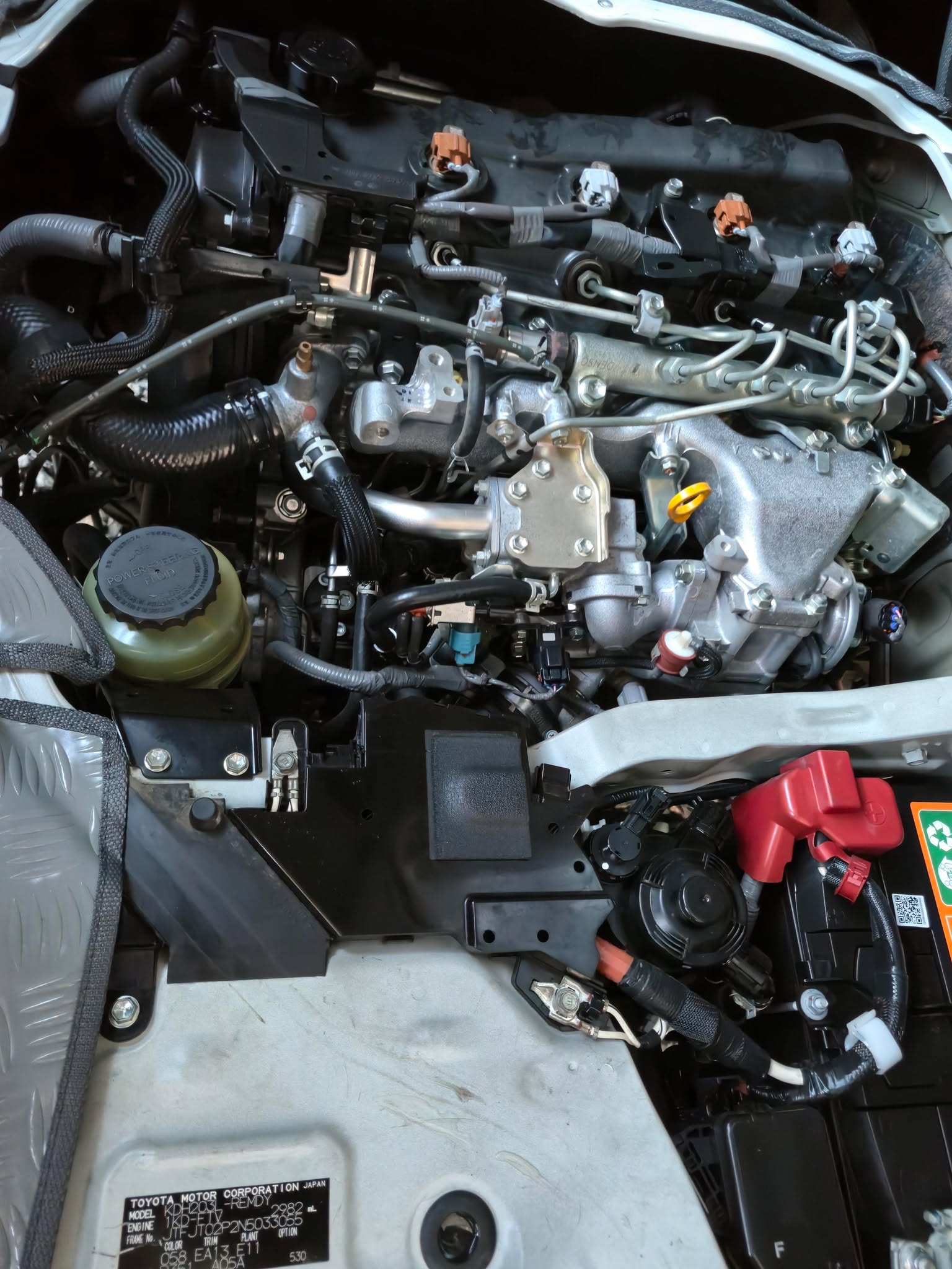 2023 TOYOTA HIACE COMMUTER 3.0 MT DIESEL (NIH6460) - Image 2