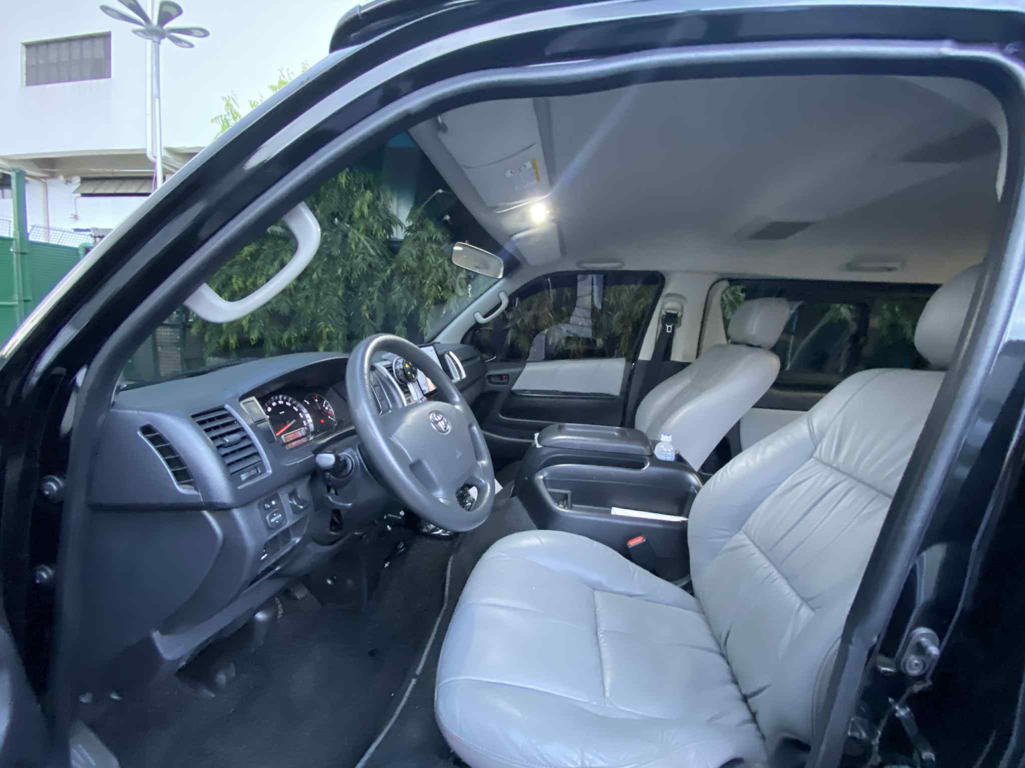 2018 TOYOTA HIACE SUPER GRANDIA 2.8L AT DIESEL (NAW8475) - Image 3