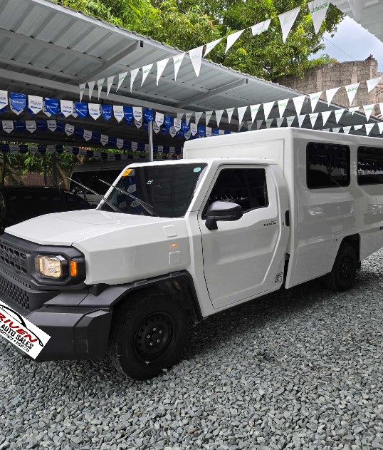 2025 TOYOTA HILUX TAMARAW 2.4 FX 5 SPEED MT DIESEL (NJA5524) - Image 7