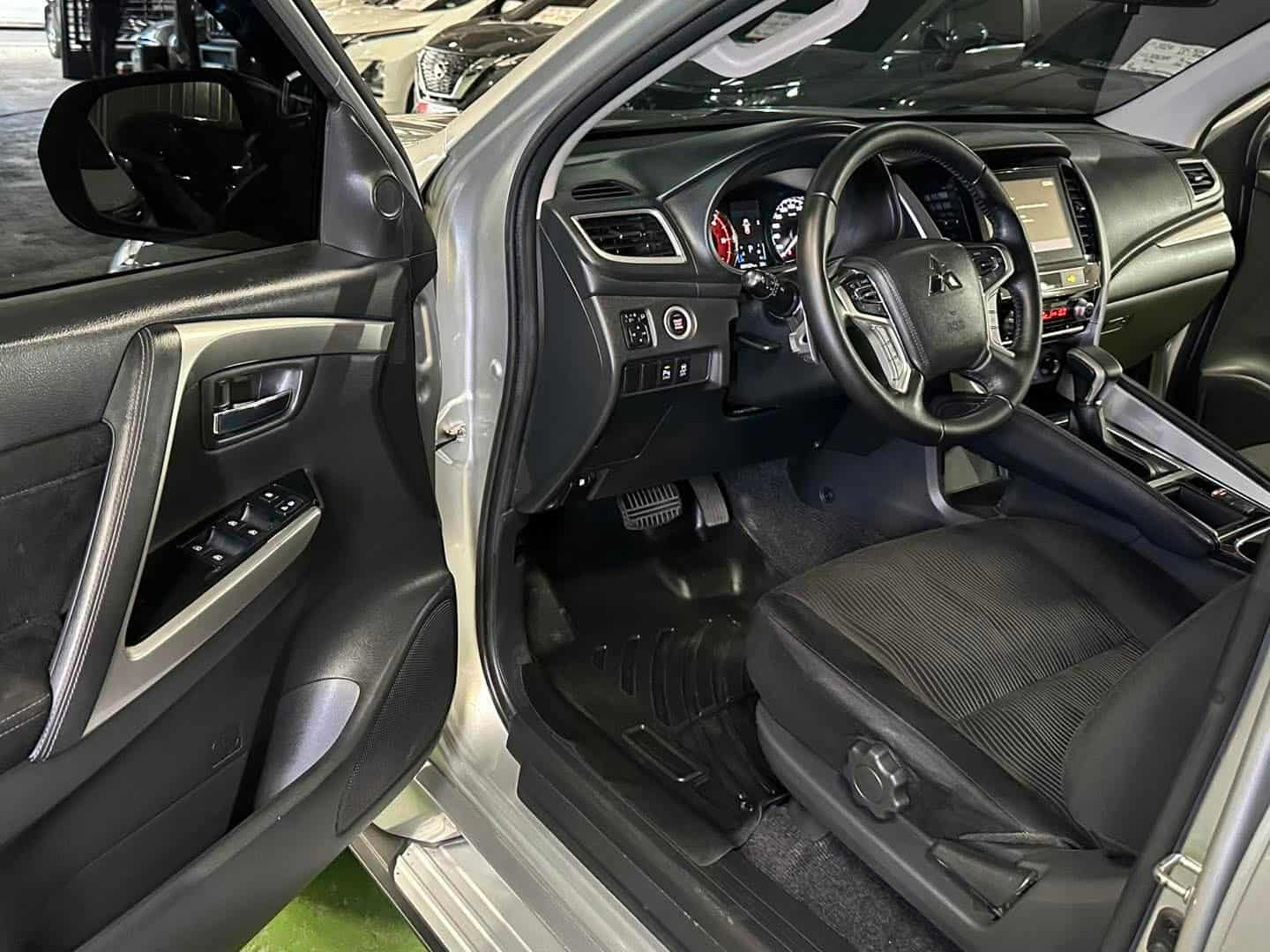 2021 MITSUBISHI MONTERO 2.4 GLS 4X2 AT DIESEL - Image 3