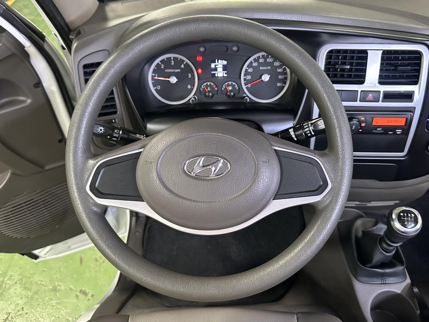 2025 HYUNDAI H100 2.5 CRDI DUAL AC MT DIESEL - Image 5