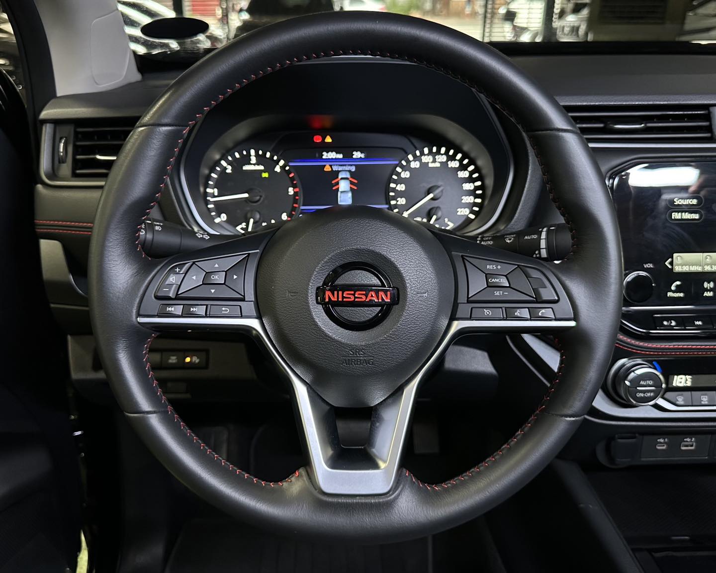 2025 NISSAN NAVARA PRO 4X 4X4 AT DIESEL - Image 2