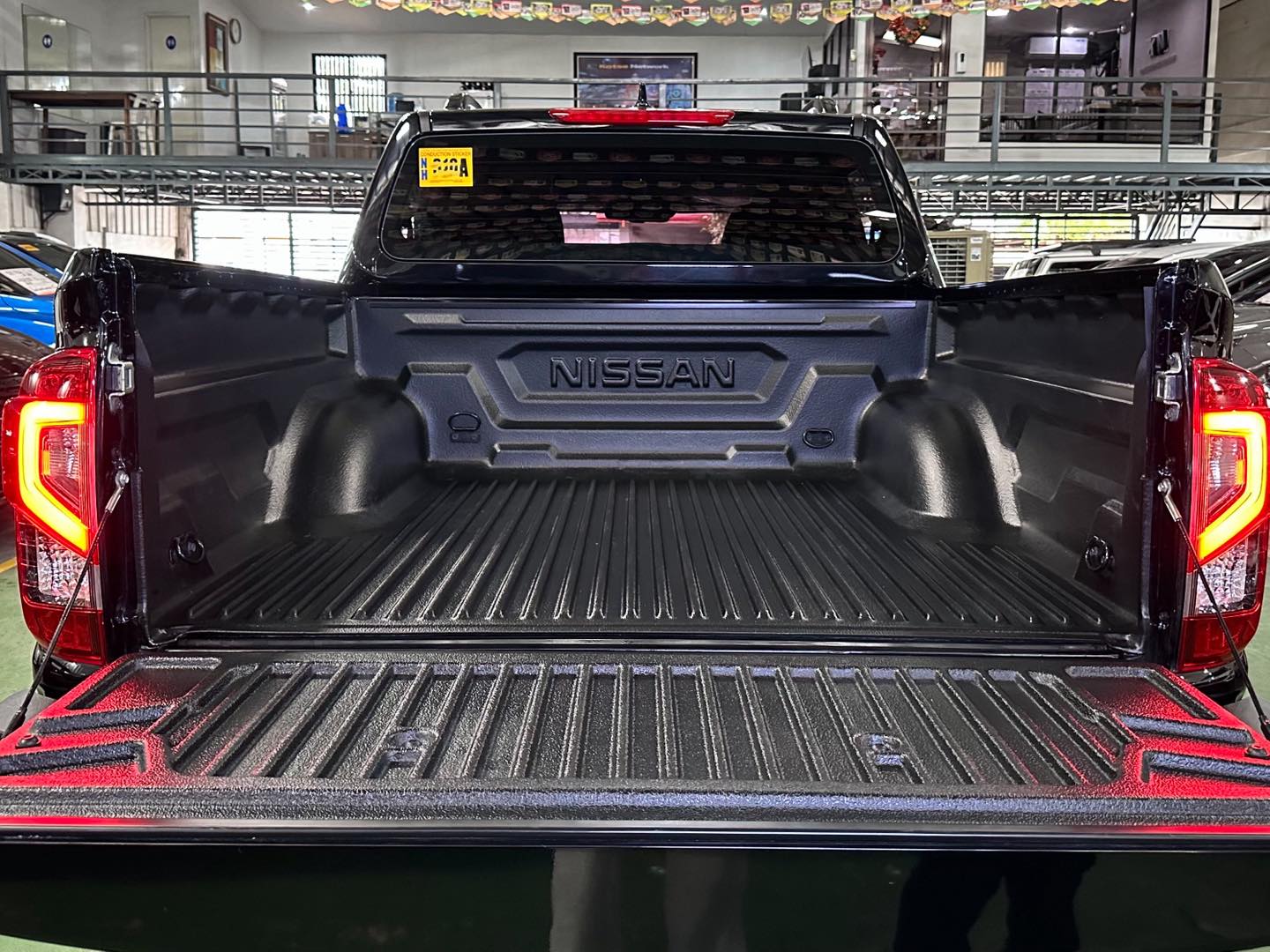 2025 NISSAN NAVARA PRO 4X 4X4 AT DIESEL - Image 7