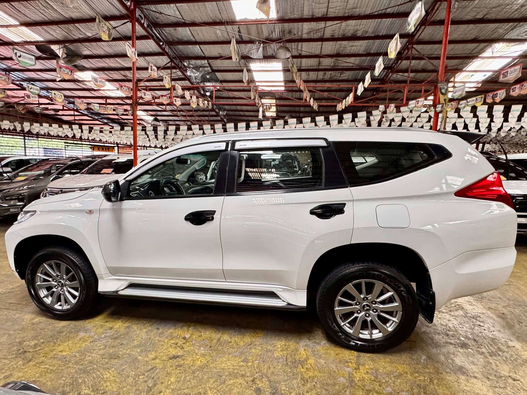2018 MITSUBISHI MONTERO GLS AT DIESEL - Image 3