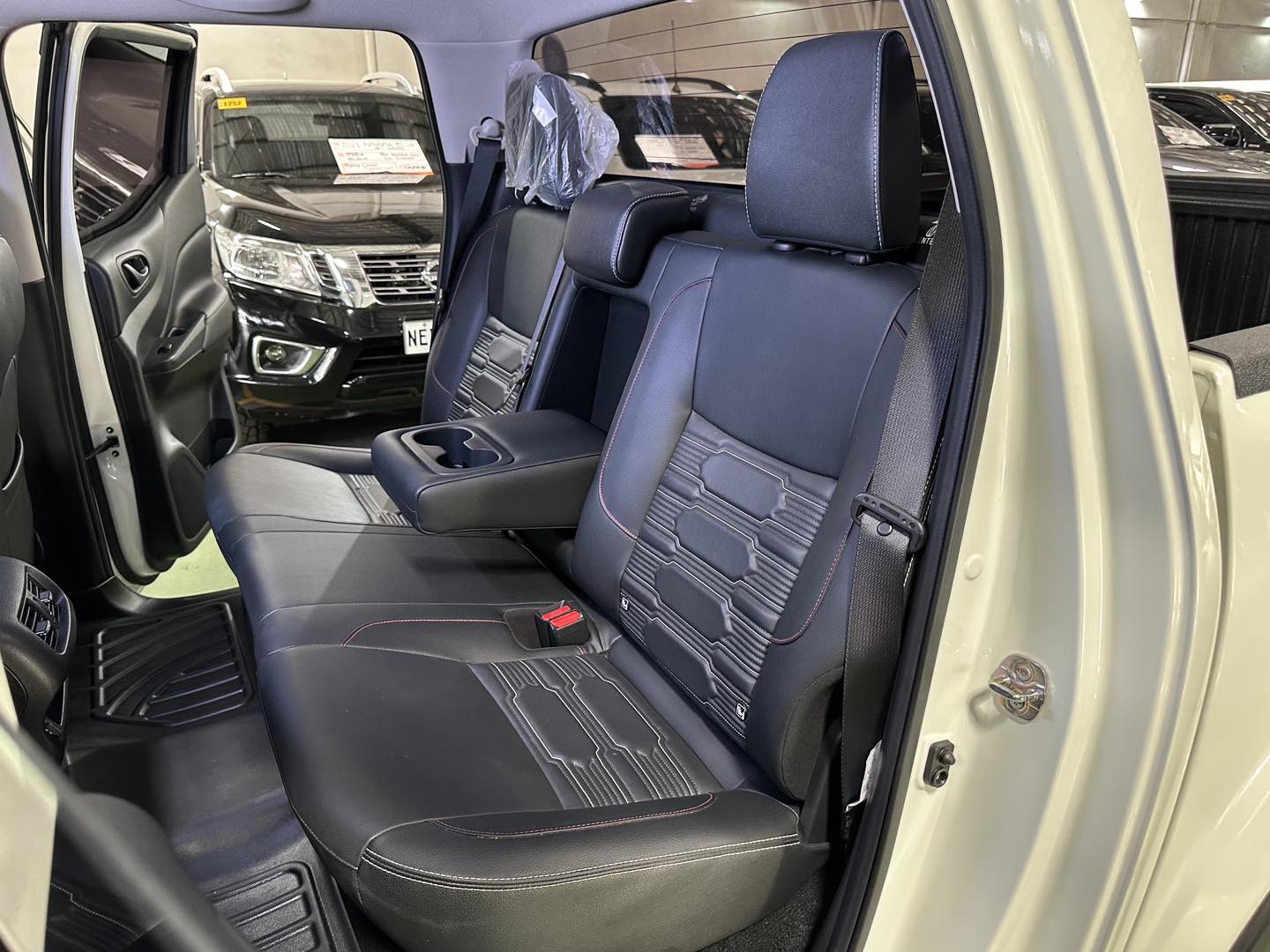 2024 NISSAN NAVARA CALIBRE X AT DIESEL - Image 3