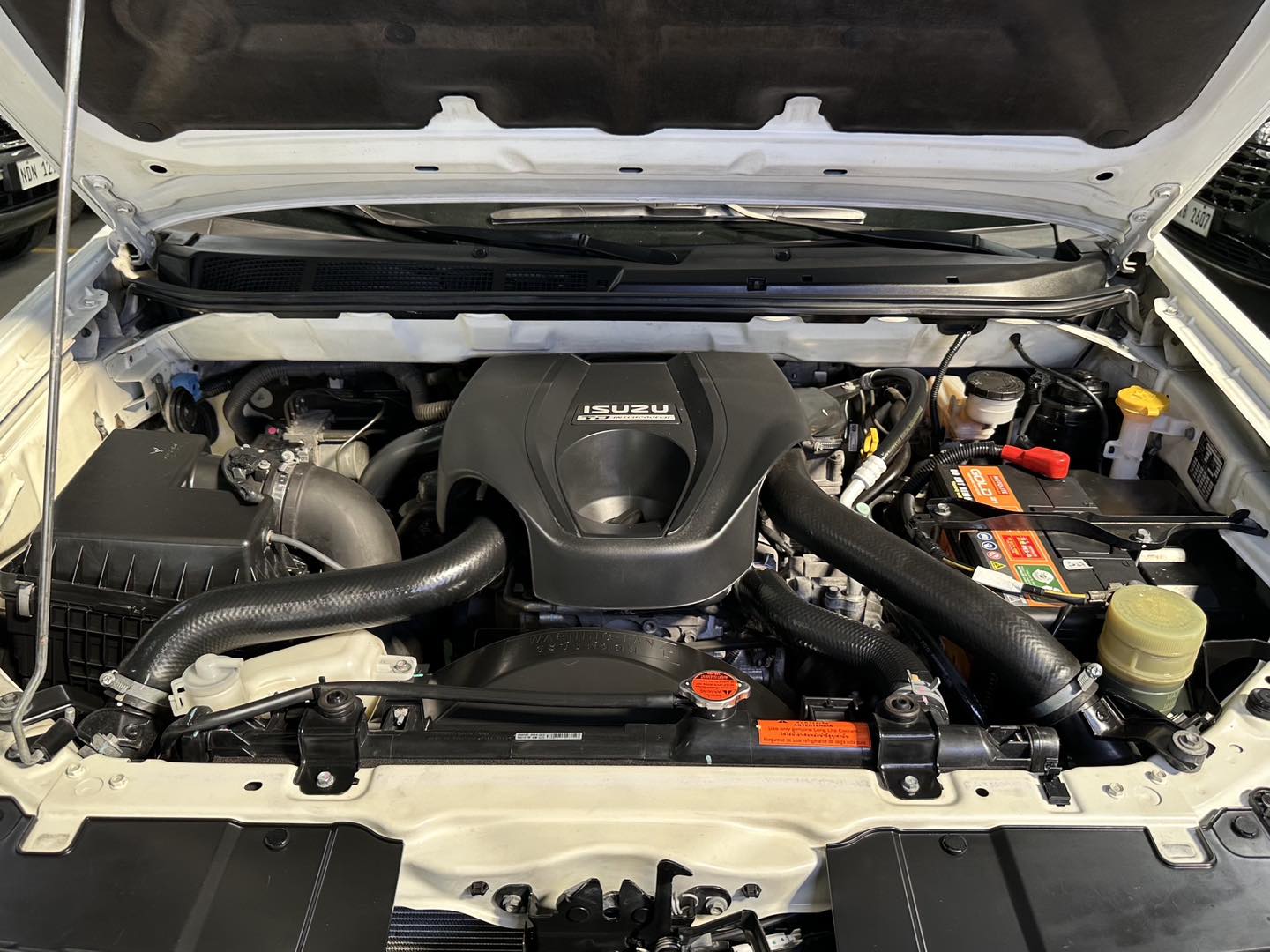 2021 ISUZU D-MAX 3.0 4X2 AT DIESEL - Image 3