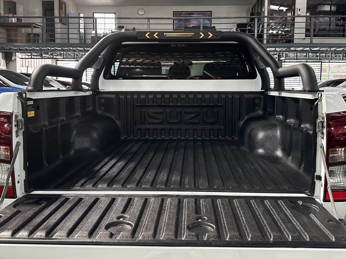 2021 ISUZU D-MAX 3.0 4X2 AT DIESEL - Image 7