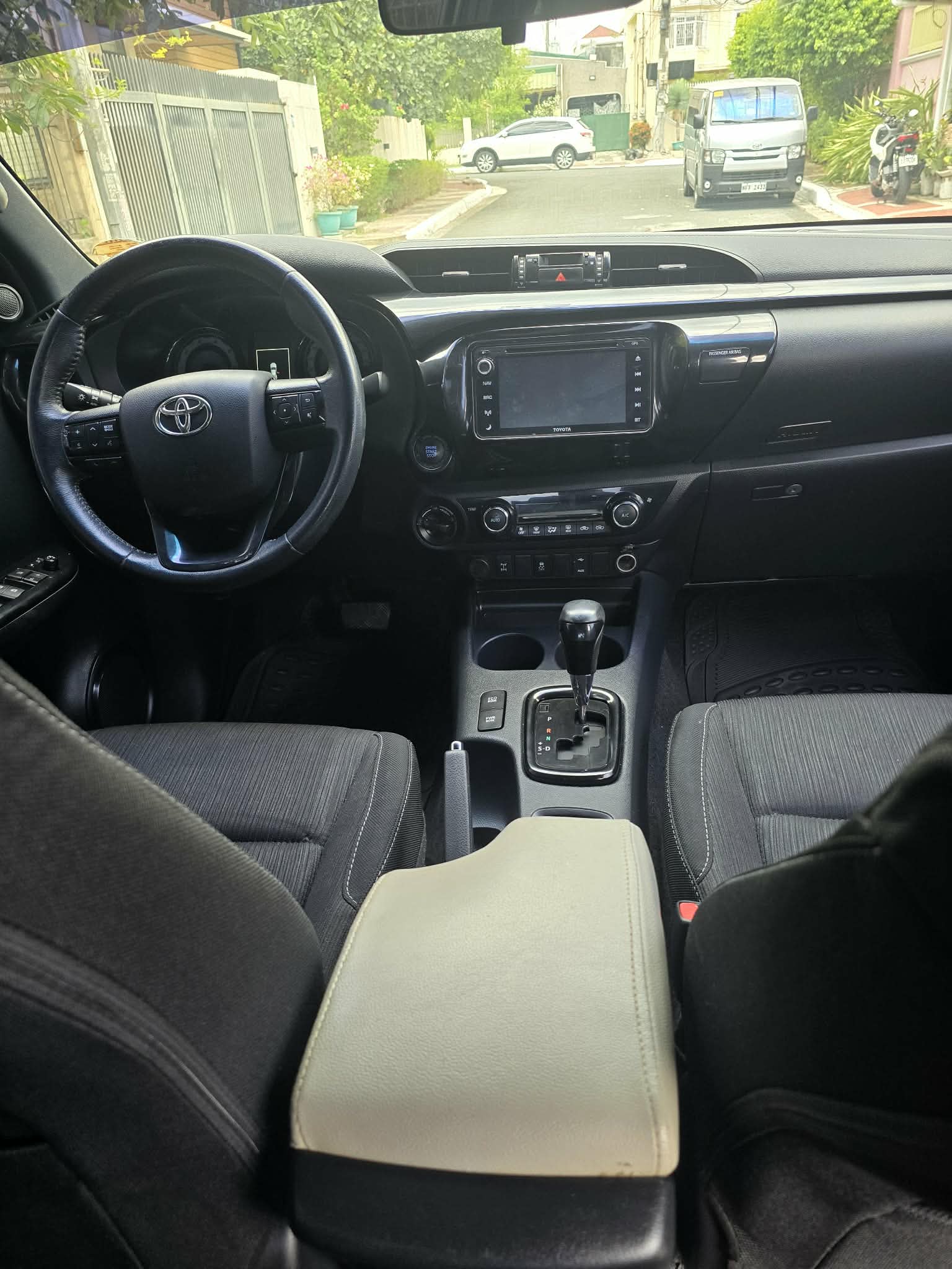 2019 TOYOTA HILUX CONQUEST 4x4 AT DIESEL - Image 2