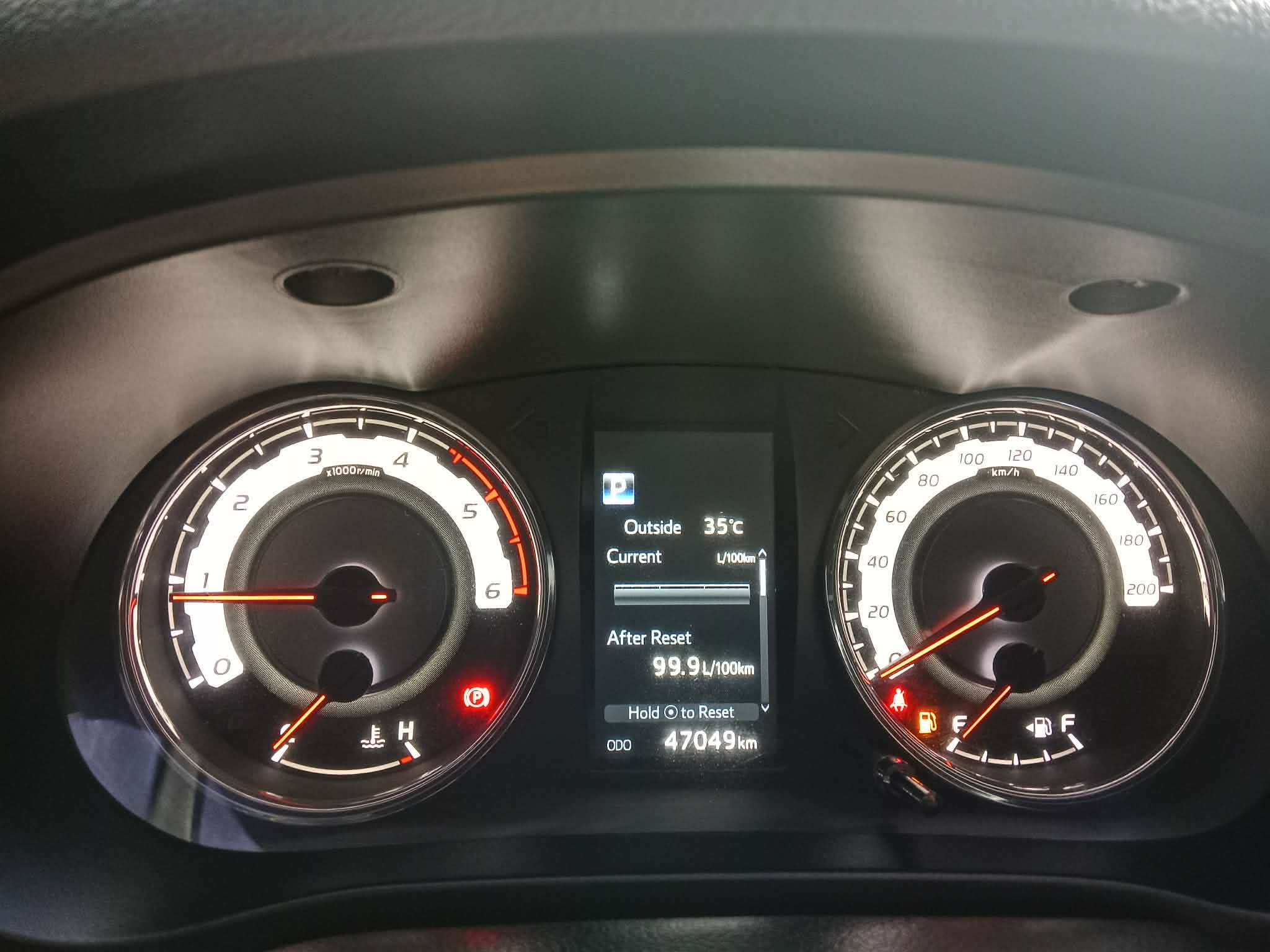 2019 TOYOTA HILUX CONQUEST 4x4 AT DIESEL - Image 3