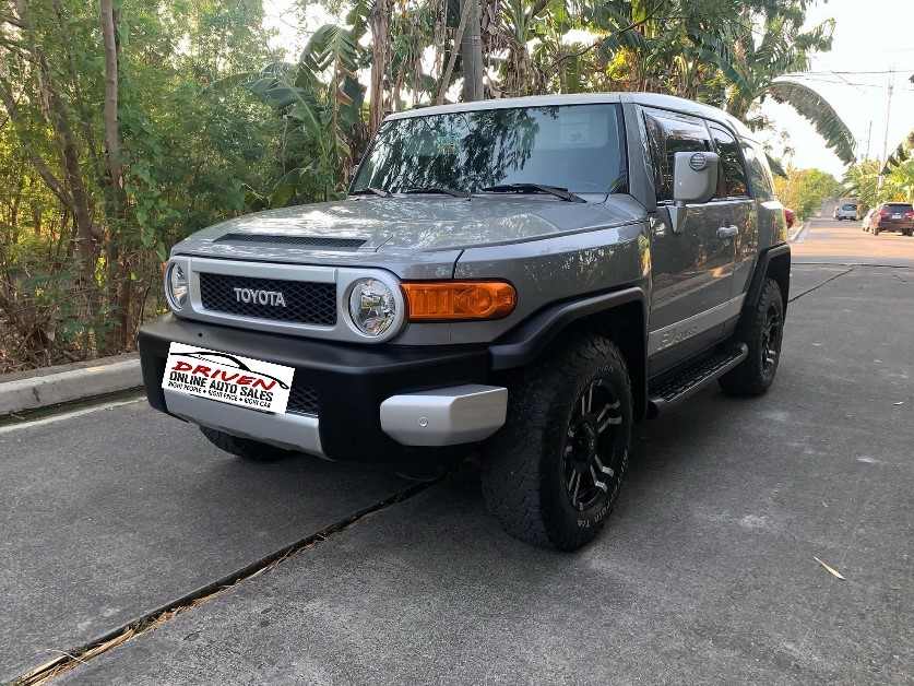 2017 TOYOTA FJ CRUISER 4X4 AT GAS - Image 3