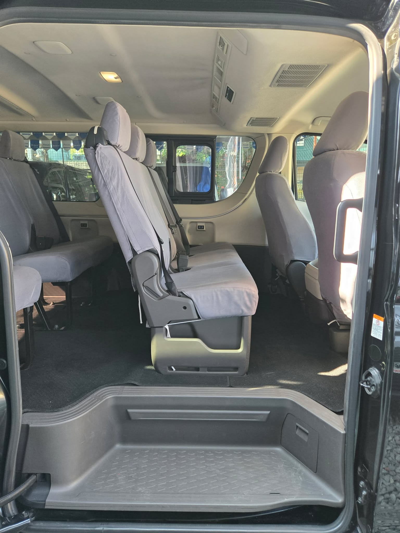 2019 TOYOTA HIACE GL GRANDIA AT DIESEL (NEA1152) - Image 4