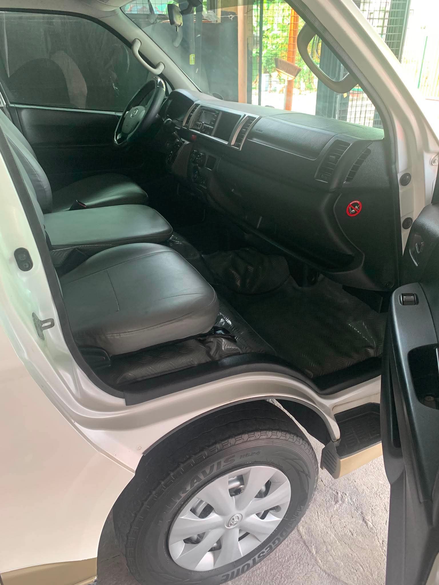 2017 TOYOTA HIACE GL GRANDIA AT DIESEL - Image 4