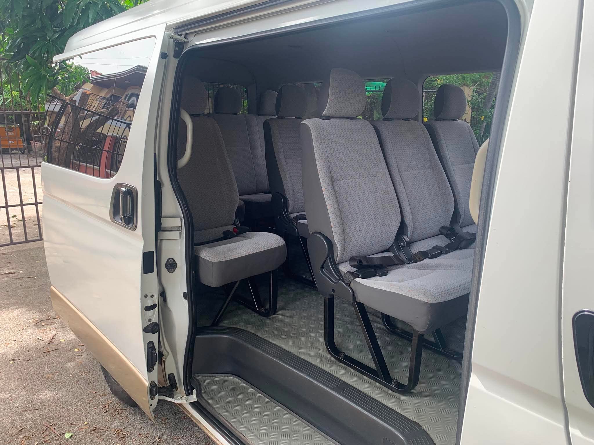 2017 TOYOTA HIACE GL GRANDIA MANUAL DIESEL - Image 2