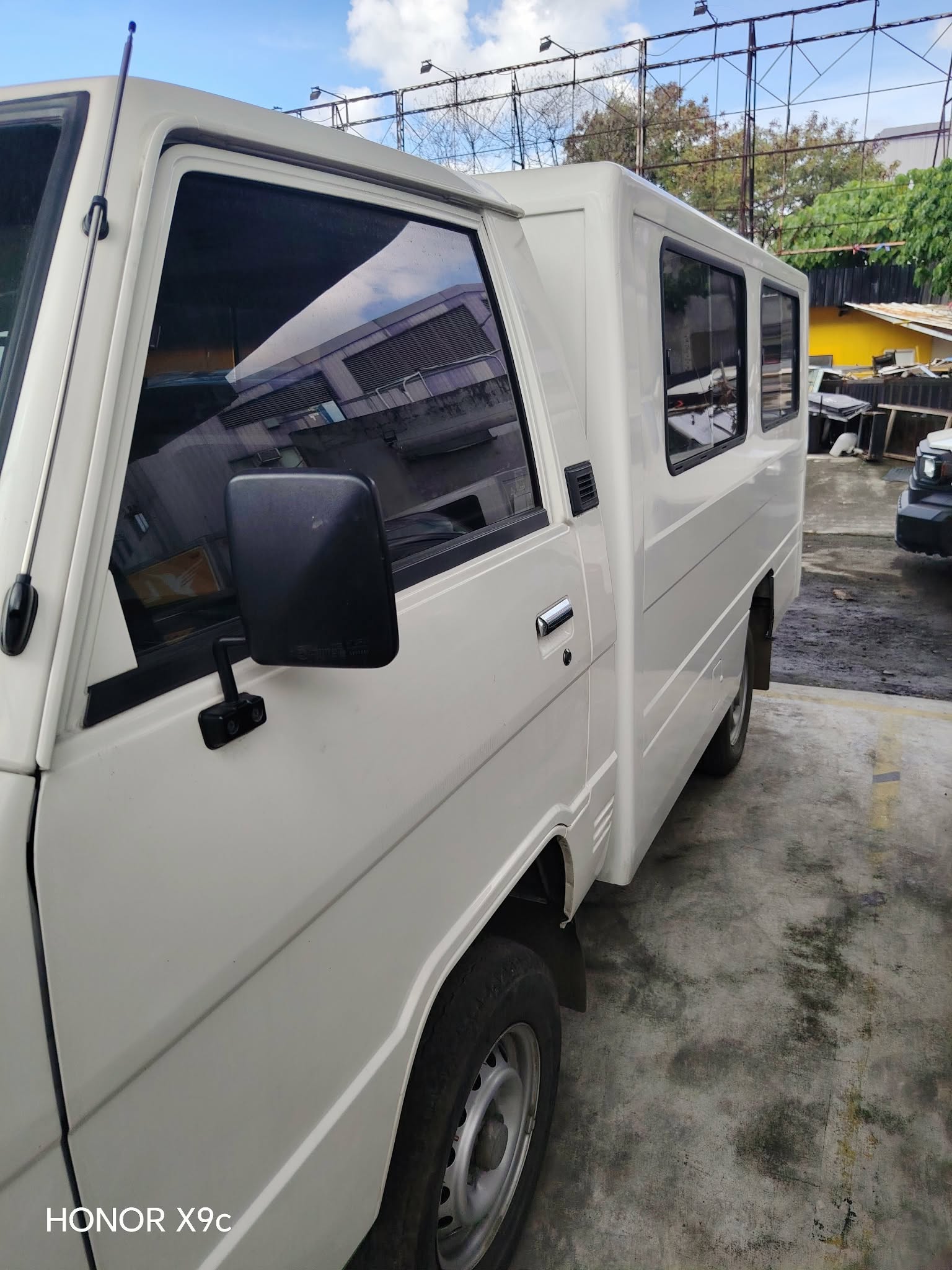 2024 MITSUBISHI L300 FB EXCEED MANUAL DIESEL (NFF2346) - Image 3