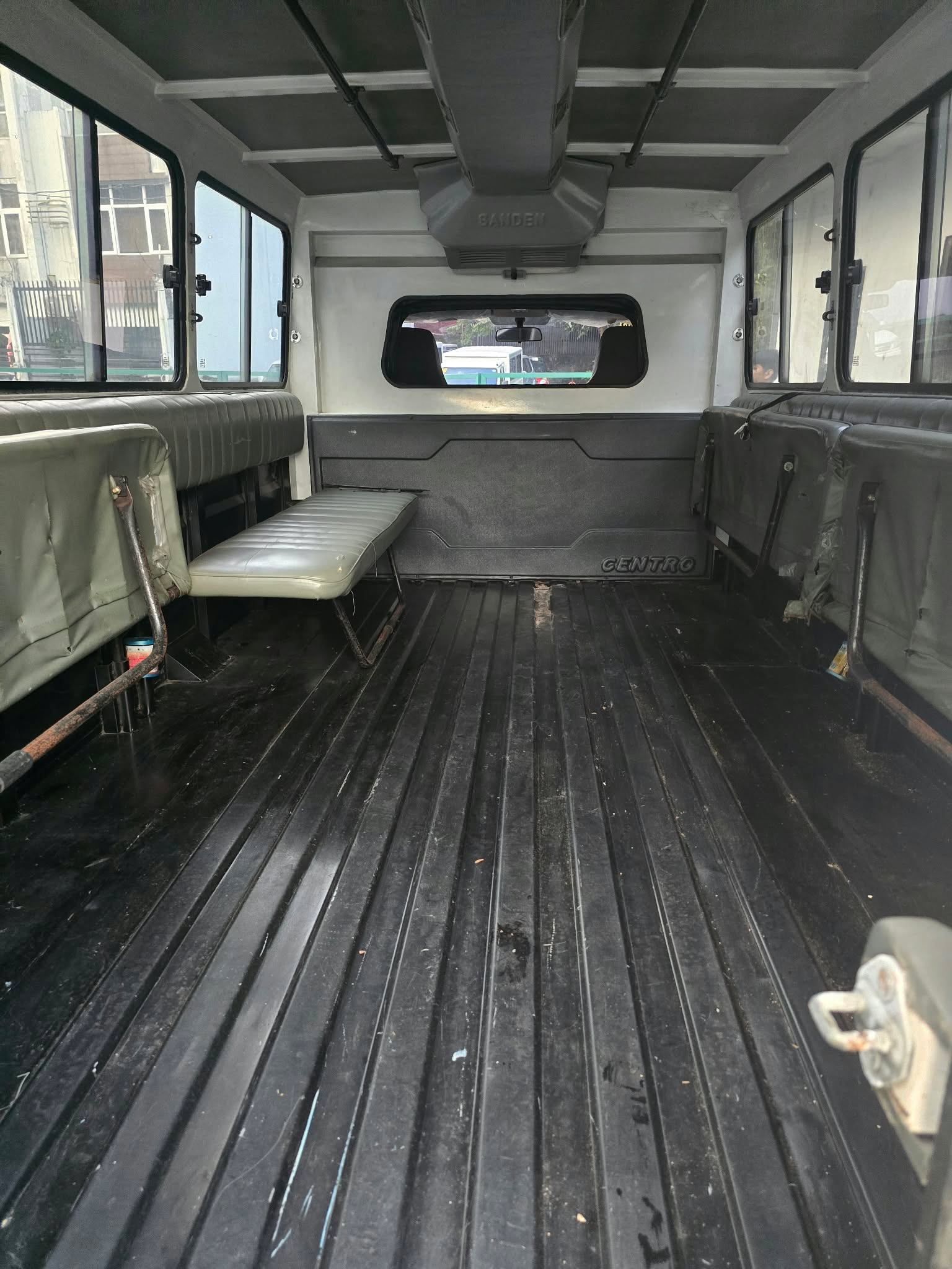 2023 HYUNDAI H100 MANUAL DIESEL - Image 2
