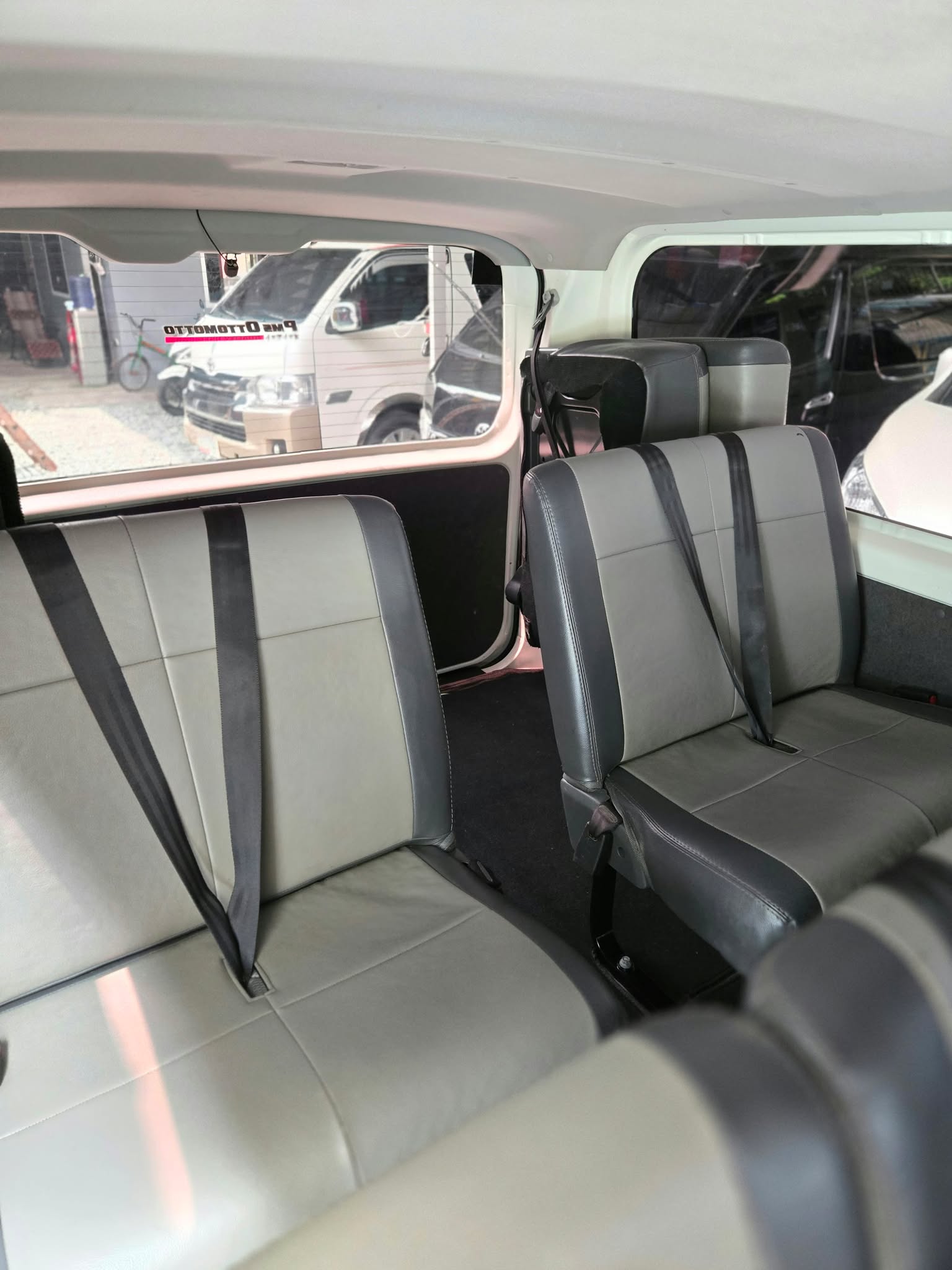 2020 TOYOTA HIACE COMMUTER DELUXE MANUAL DIESEL (NGG7284) - Image 5