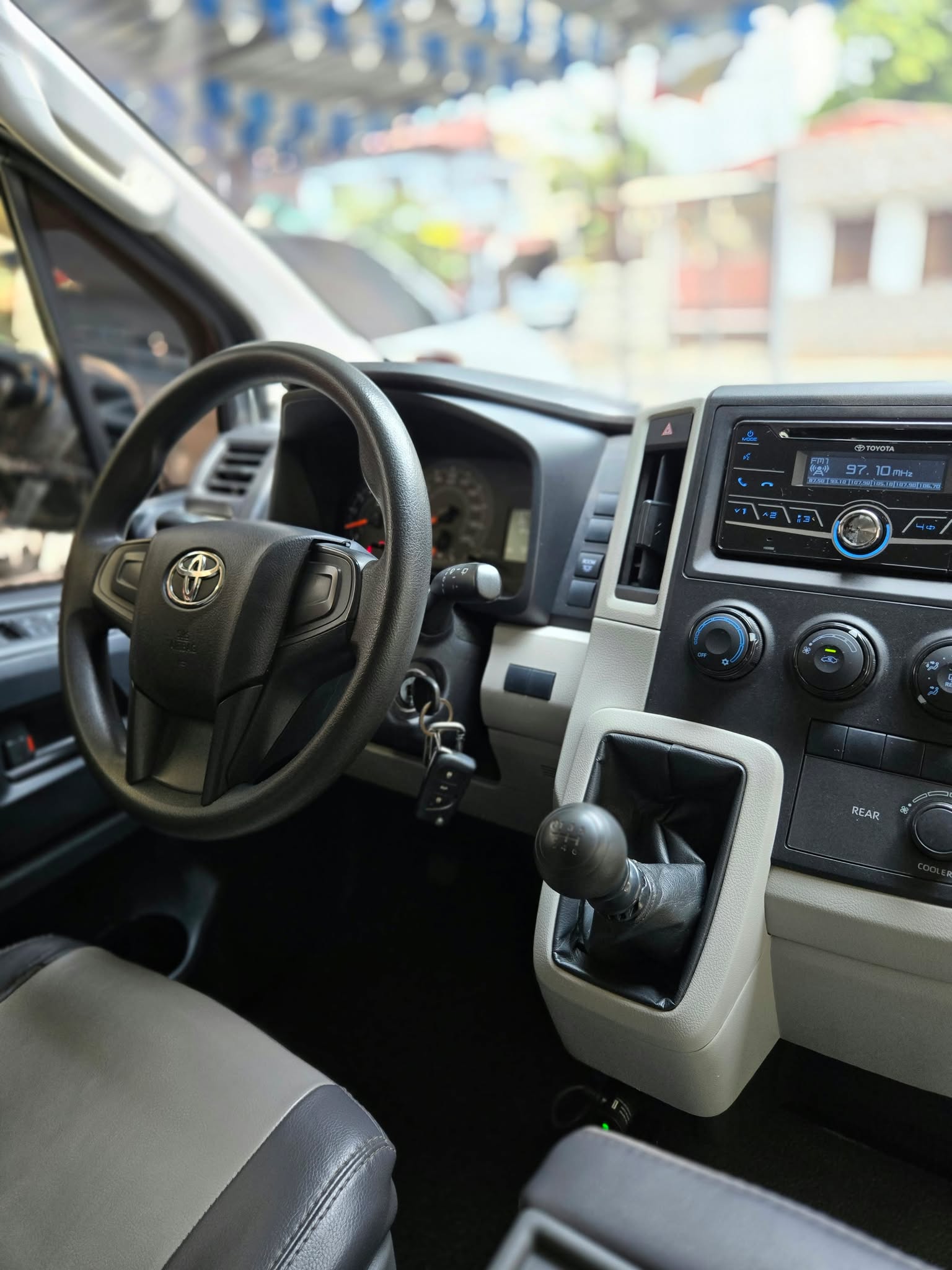 2020 TOYOTA HIACE COMMUTER DELUXE MANUAL DIESEL (NGG7284) - Image 12