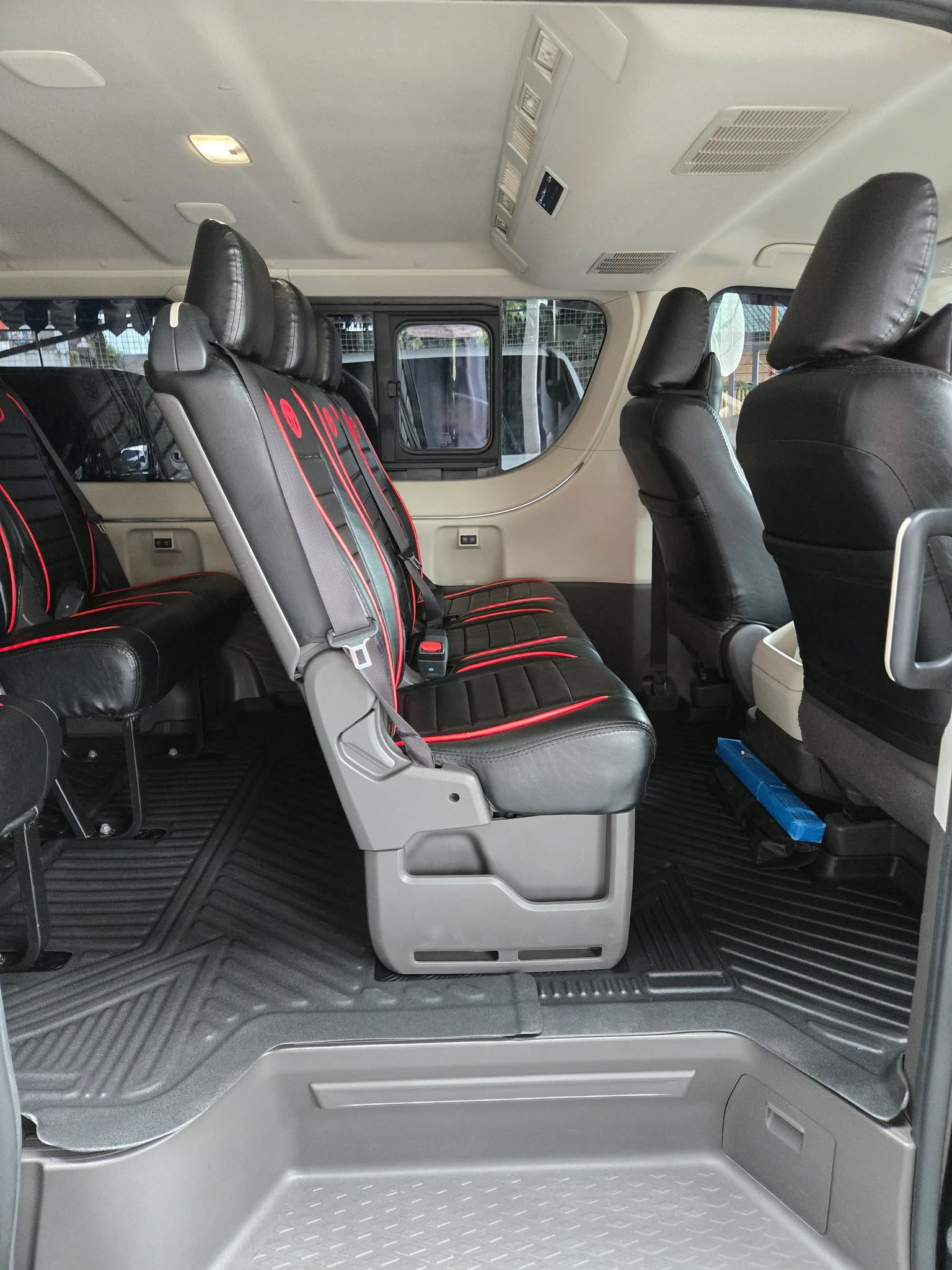 2019 TOYOTA HIACE GL GRANDIA 2.8L MANUAL DIESEL (DAN8521) - Image 15