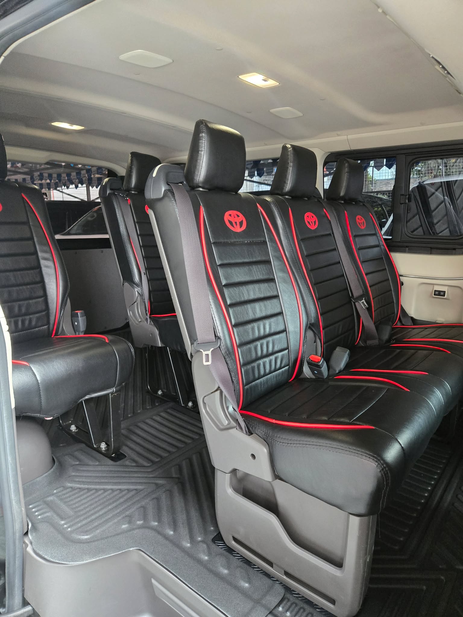 2019 TOYOTA HIACE GL GRANDIA 2.8L MANUAL DIESEL (DAN8521) - Image 16