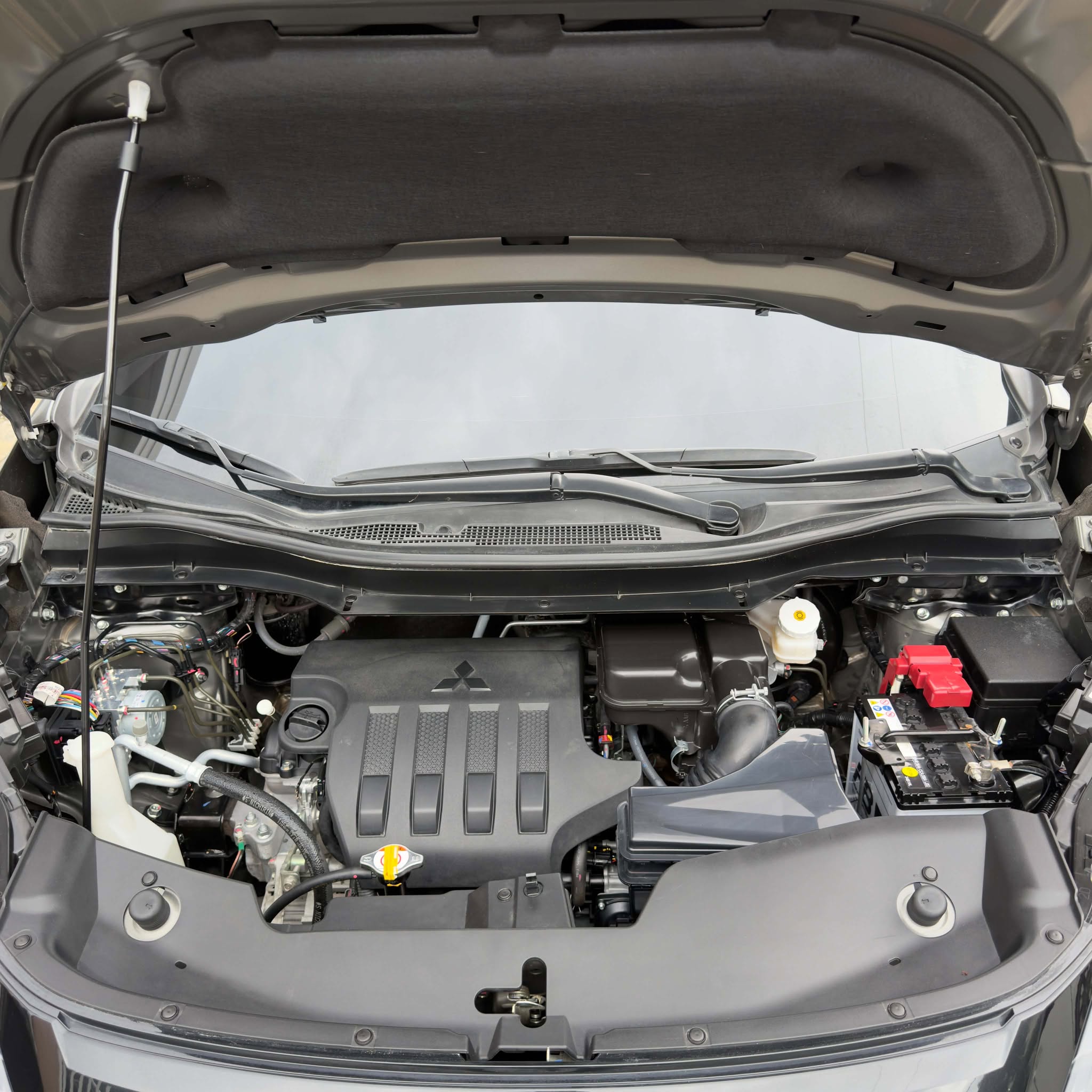 2025 MITSUBISHI XPANDER GLS AT GAS (NKE5373) - Image 3
