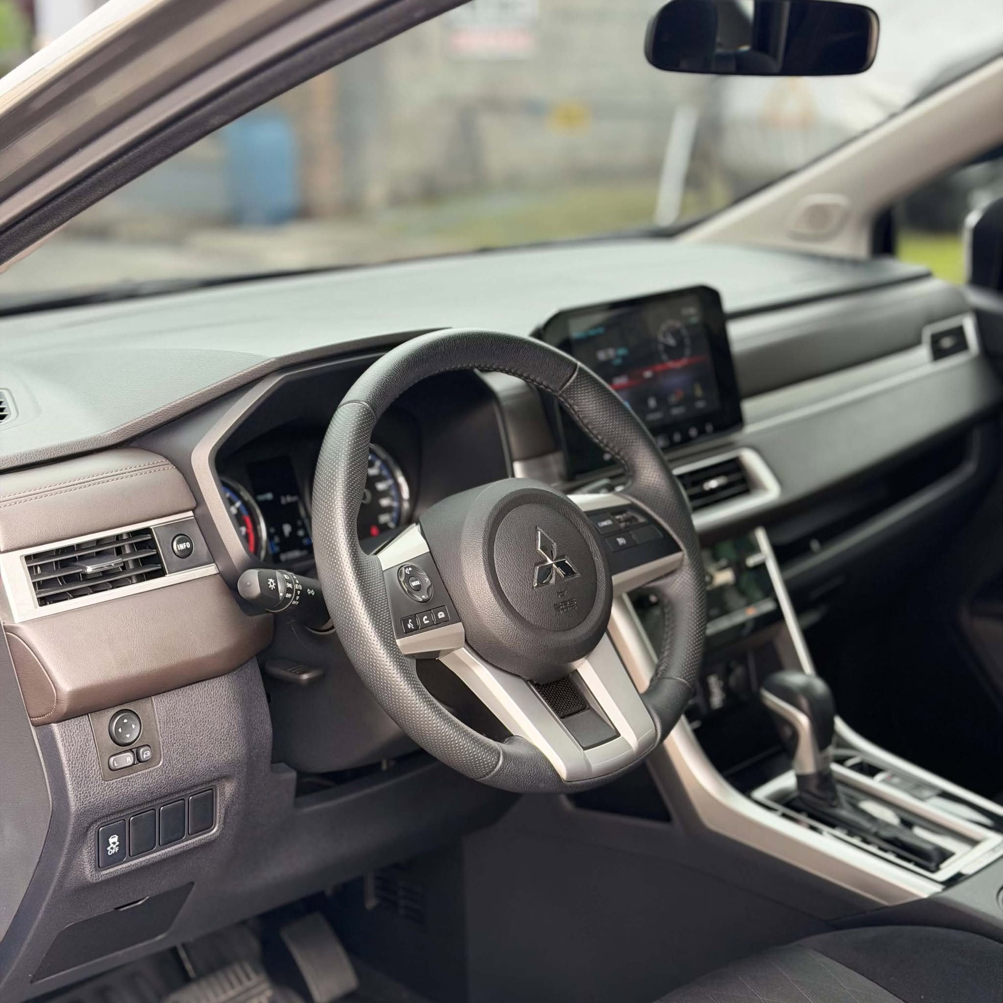 2025 MITSUBISHI XPANDER GLS AT GAS (NKE5373) - Image 8