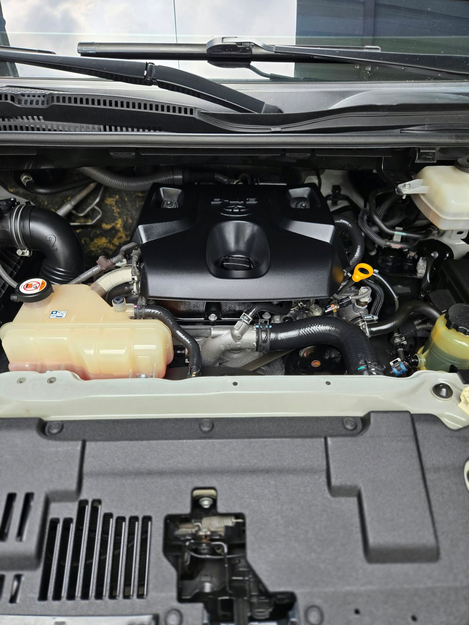 2020 TOYOTA HIACE COMMUTER DELUXE 2.8 MANUAL DIESEL (NFY7412) - Image 2