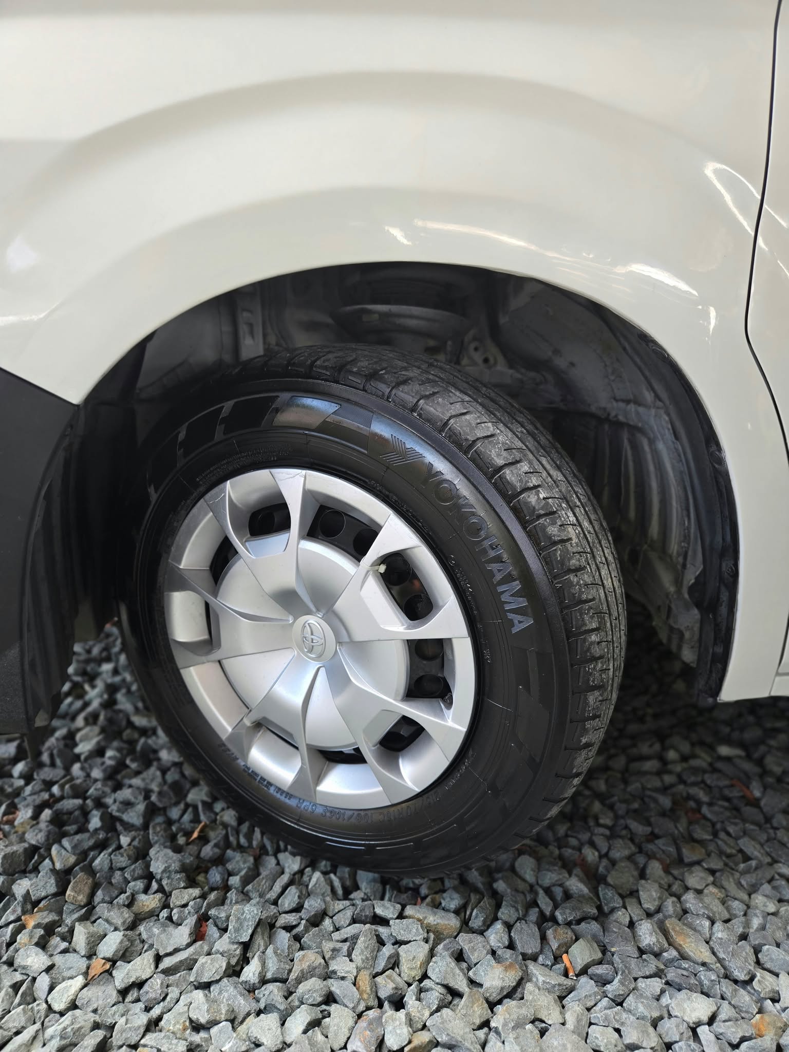 2020 TOYOTA HIACE COMMUTER DELUXE 2.8 MANUAL DIESEL (NFY7412) - Image 3