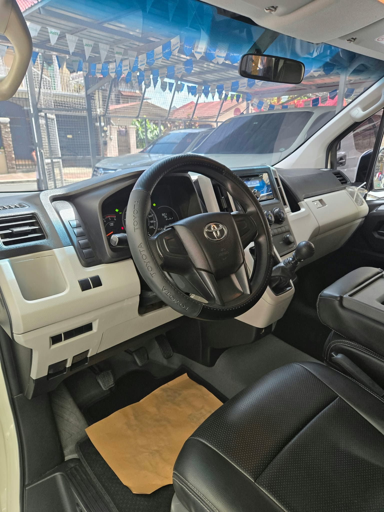 2020 TOYOTA HIACE COMMUTER DELUXE 2.8 MANUAL DIESEL (NFY7412) - Image 6