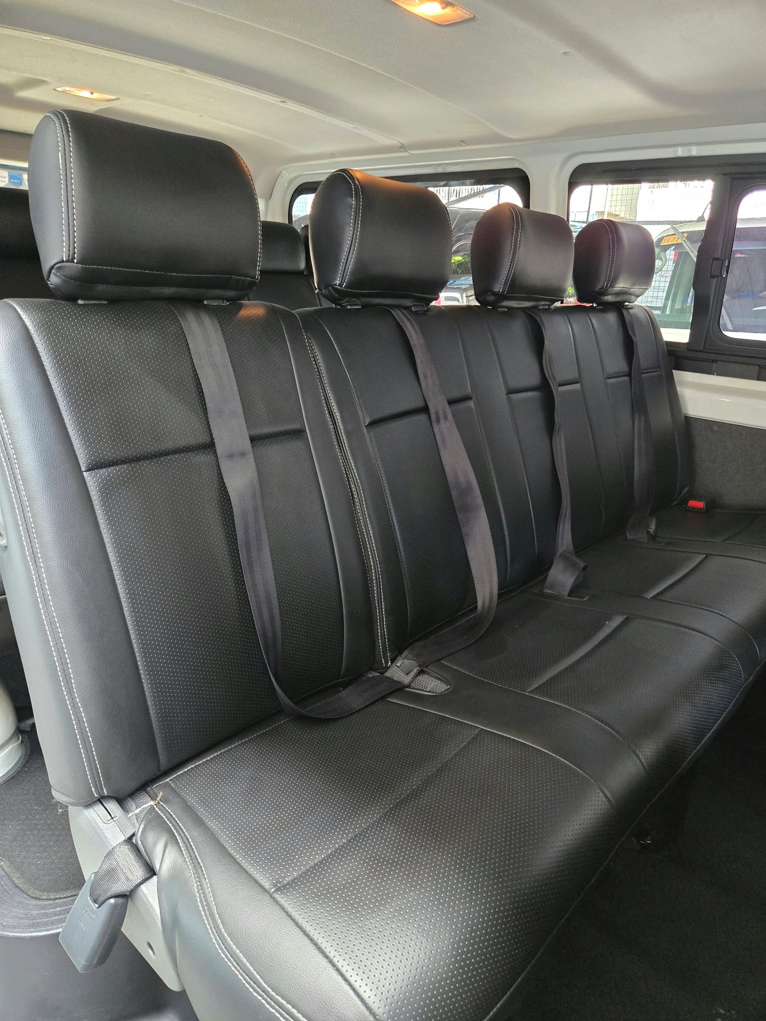 2020 TOYOTA HIACE COMMUTER DELUXE 2.8 MANUAL DIESEL (NFY7412) - Image 13