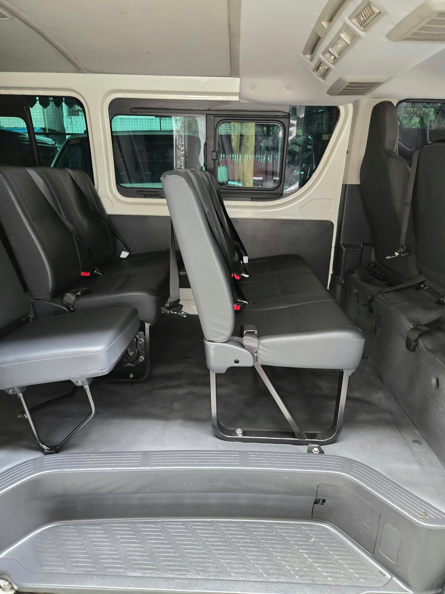 2023 TOYOTA HIACE COMMUTER 3.0 MANUAL DIESEL (NFP6572) - Image 5