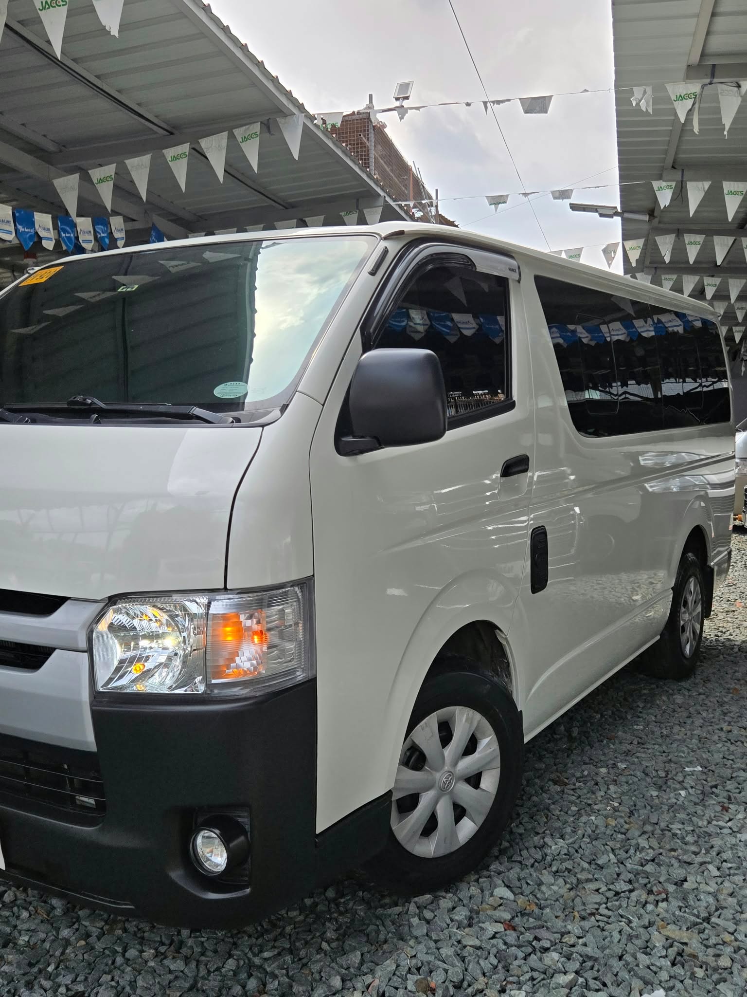 2023 TOYOTA HIACE COMMUTER 3.0 MANUAL DIESEL (NFP6572) - Image 10